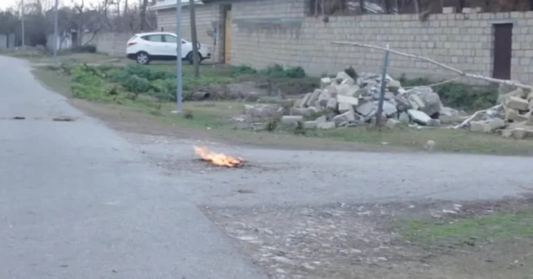 Göyçayda asfaltın ortasında alov əmələ gəlib