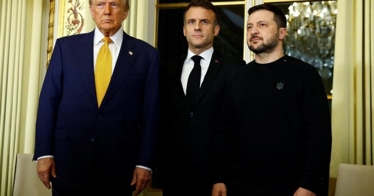 Zelenski Parisdədir