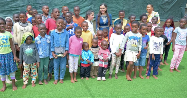 Leyla Əliyeva Nayrobi tam orta məktəbində və tibb mərkəzində olub