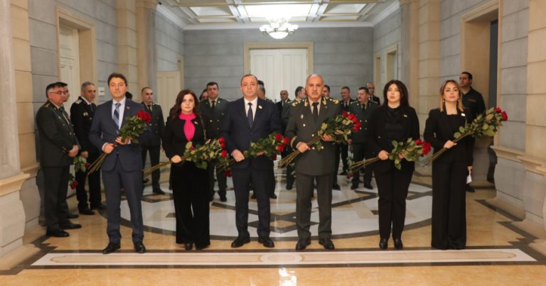 Hərbi Prokurorluqda Ulu Öndər Heydər Əliyevin vəfatının 21-ci ildönümü ilə bağlı anım mərasimi keçirilib