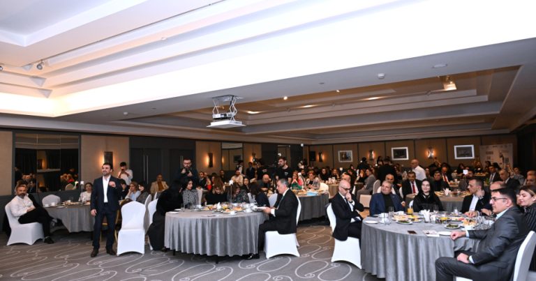 “Adamın dibi” şeirlər kitabının təqdimatı olub