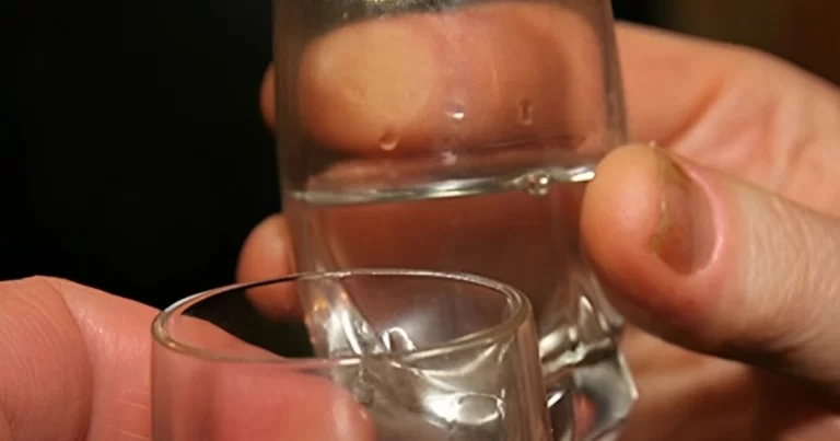 Bakıda araqdan zəhərlənən kişi öldü