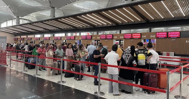 İstanbul hava limanında biabırçılıq – Anbaan VİDEOya çəkdilər