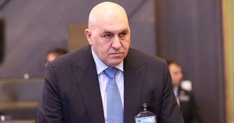 Firıldaqçılar İtaliyanın müdafiə naziri Guido Krozetta “rolunda” milyonlarla pul qazandılar