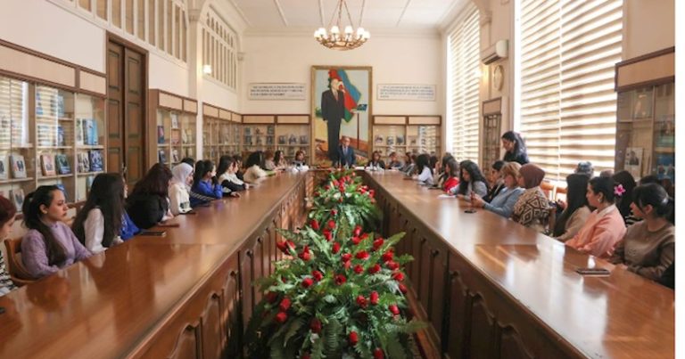 Pedaqoji Universitetdə tələbələrlə sağlam həyat tərzinin təbliği ilə bağlı görüş keçirilib — FOTOLAR
