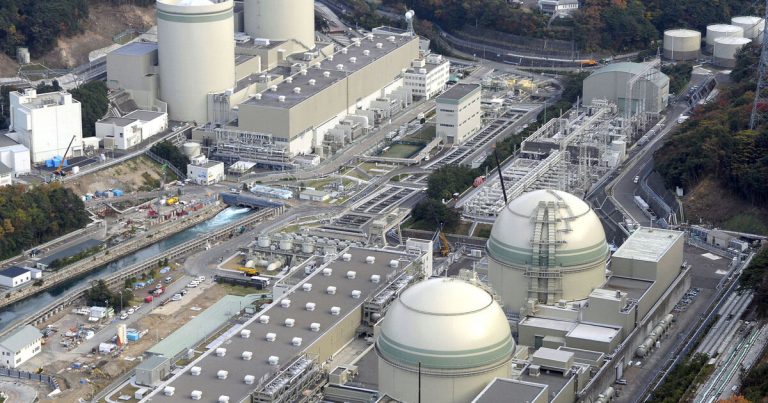 Yaponiyada yerləşən dünyanın ən böyük atom elektrik stansiyasından tüstü qalxıb