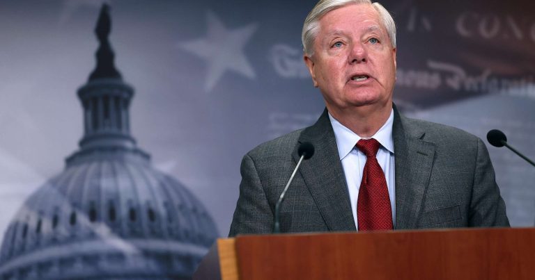 Donald Tramp senator Lindsi Qrem və keçmiş dövlət katibi Mayk Pompeoya “dillərinə sahib çıxmağı” məsləhət gördü