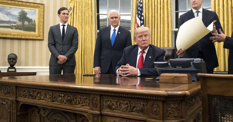 Donald Tramp Nazirlər Kabinetinin təcili iclasını çağırır