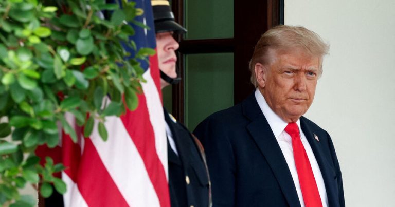 Tramp İranın nüvə silahı proqramından əl çəkməsini istəyir