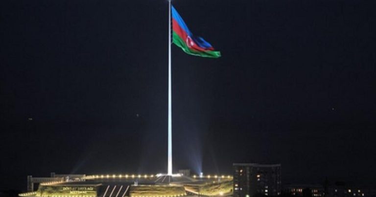 Bayrağımız qarşısında çəkilən bu görüntülər sərt TƏNQİD OLUNDU – VİDEO