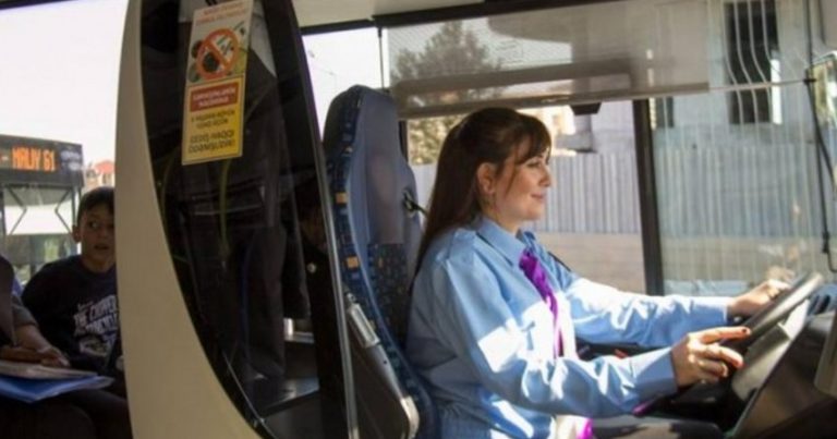 Azərbaycanda avtobus idarə edəcək qadın sürücülər hazırlanır