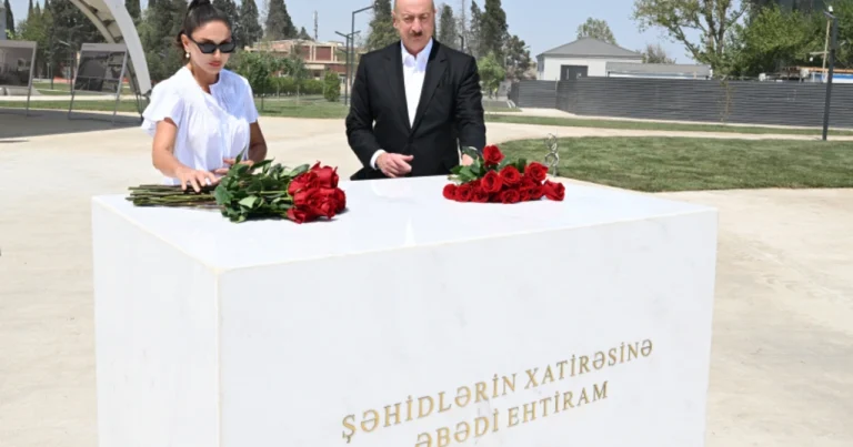 İlham Əliyev və Mehriban Əliyeva Gәncә Memorial Kompleksində görülən işlərlə tanış olublar