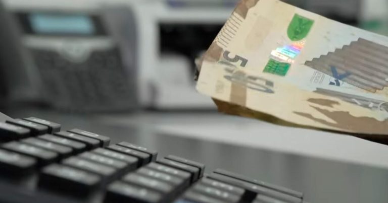 Azərbaycanda bu şəxslərin əməkhaqları artdı