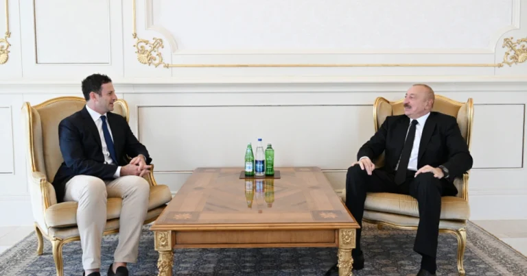 İlham Əliyev “The Goldman Sachs Group Inc.” şirkətinin qlobal məsələlər üzrə prezidentini qəbul edib