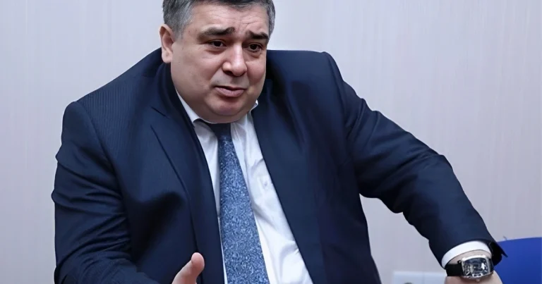 Rusiyada Azərbaycan diasporunun rəhbəri toyuq hini boyda kamerada saxlanılır: “Hər an ölə bilər”