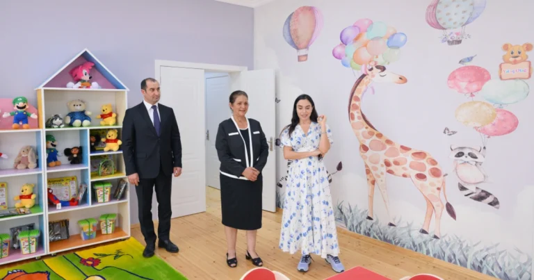 Leyla Əliyeva Şamaxıda inşa olunan körpələr evi-uşaq bağçalarının açılışında iştirak edib
