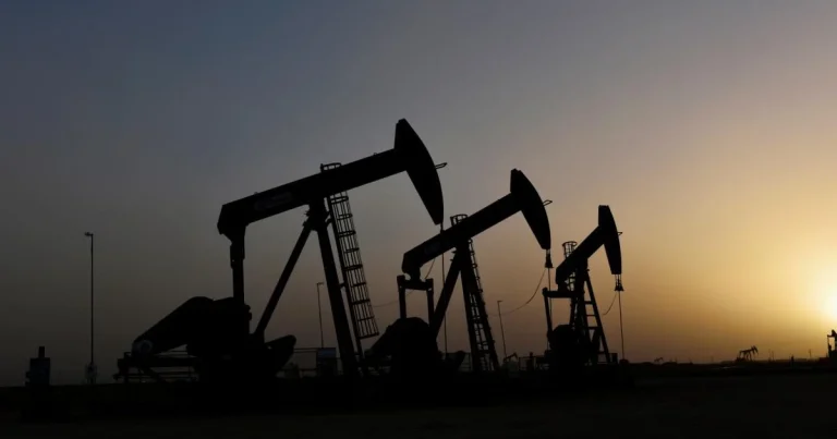 Neft ucuzlaşdı: ABŞ inflyasiyası və Çin tələbi qiymətləri endirdi