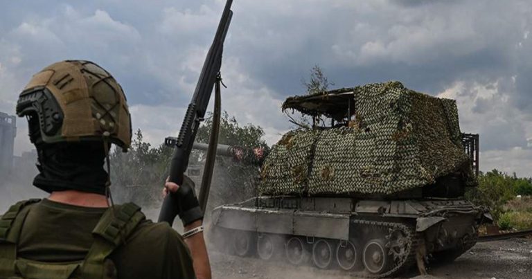 Rusiyaya ŞOK! Silah anbarları ƏLƏ KEÇİRİLDİ, Amerika texniki heyət GƏTİRİR – ruslar QAÇIR