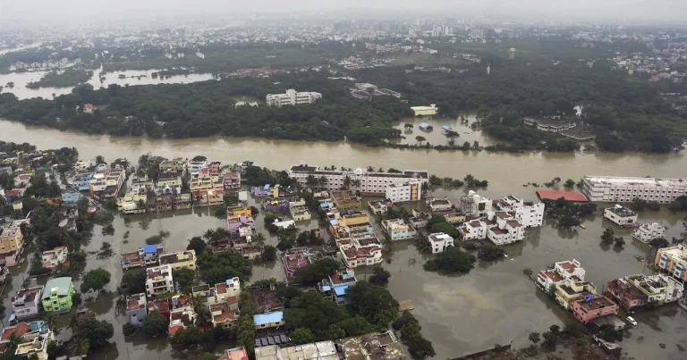 Himalay dağlarında fəlakət: Qəfil yağışlar yüzlərlə insanın həyatına son qoydu