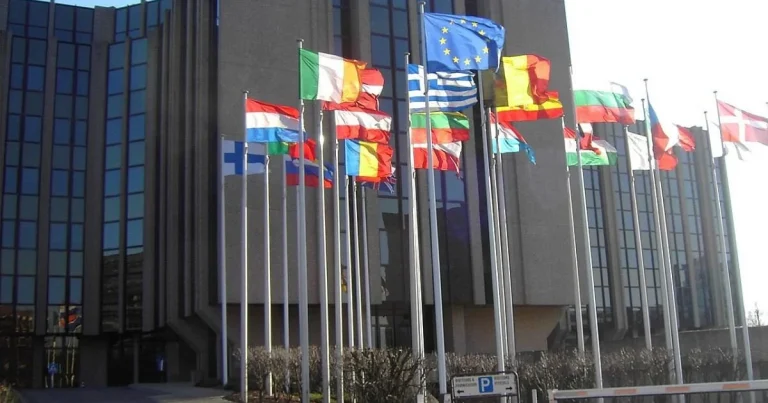 Aİ Ukraynaya neytral ölkədən sülhməramlı qüvvələrin göndərilməsini müzakirə edir