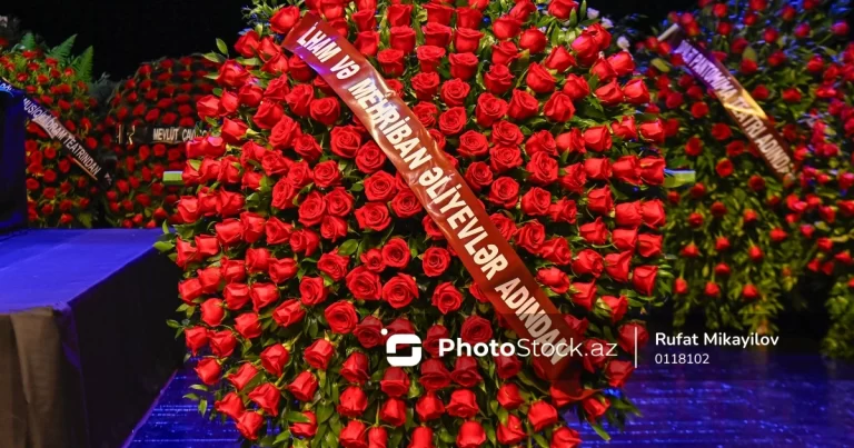 İlham Əliyev və Mehriban Əliyeva Xalq yazıçısı Elçin Əfəndiyevlə vida mərasiminə əklil göndəriblər