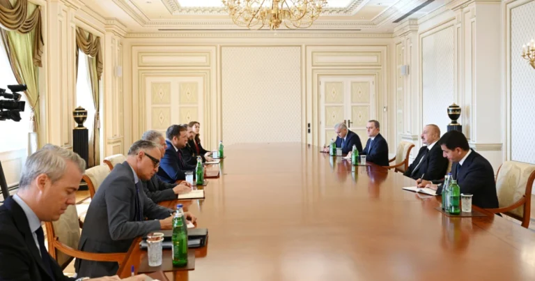 İlham Əliyev Böyük Britaniya və Şimali İrlandiya Birləşmiş Krallığının dövlət nazirini qəbul edib