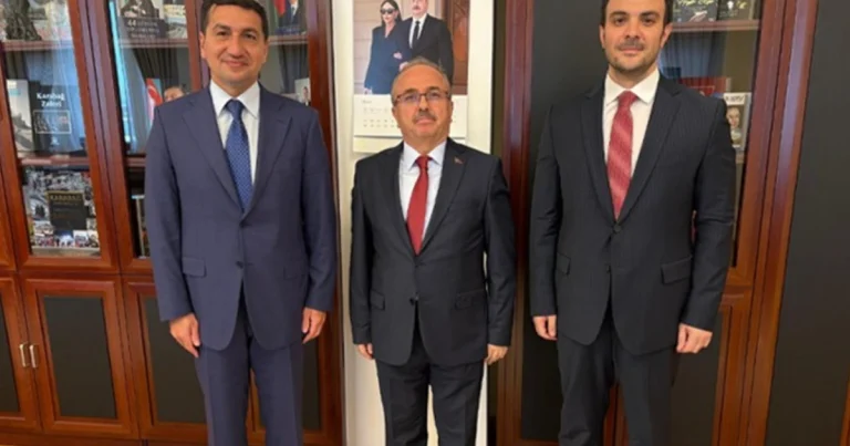 Hikmət Hacıyev Türkiyə səfiri ilə Azərbaycan-Ermənistan sülh prosesini müzakirə edib