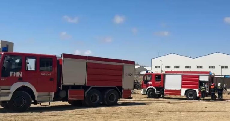 Bakıda məşhur ticarət mərkəzi YANIR – FOTO