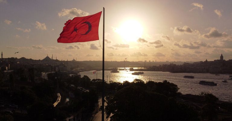 Türkiyə üç liderin sammiti üçün vasitəçi rolunu təklif edib