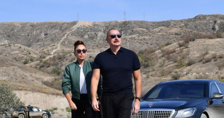 İlham Əliyev və birinci xanım Mehriban Əliyeva “Hacıkənd”in tikintisi ilə tanış olublar