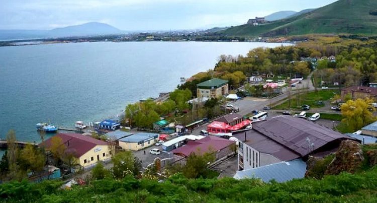 Ermənistan Göyçə gölünü bu ölkəyə icarəyə verir