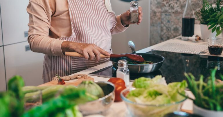 Həkim ən zərərli yemək bişirmə üsullarını sadalayıb