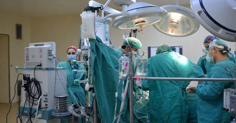 Azərbaycanda 13 il qız olan yeniyetməni əməliyyatla oğlan etdilər – VİDEO