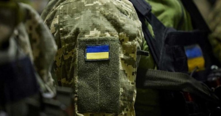 Ukrayna parlamenti gənclərin ölkədən çıxış qaydalarını dəyişmək istəyir