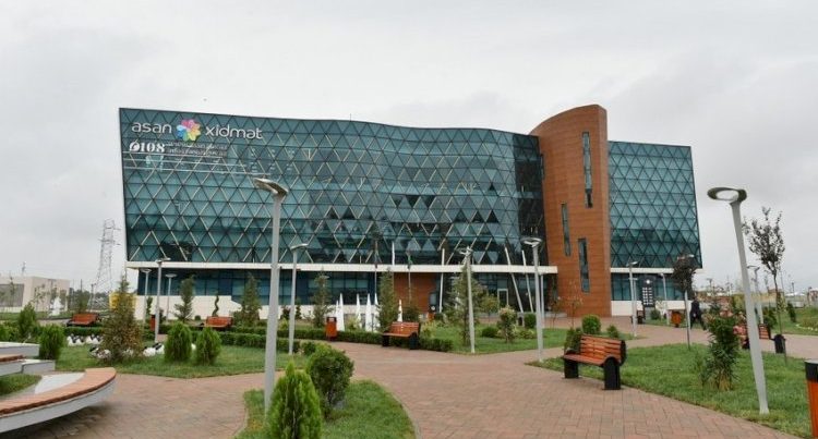 4 yaşlı qız ASAN Xidmət binasından yıxılıb öldü