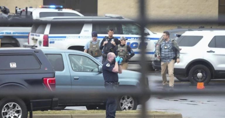 Katolik məktəbində atışma: hücumçu ölü tapıldı