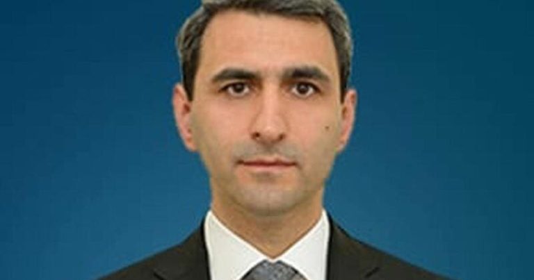 Rövşən Rüstəmov dəmir yollarının kassirlərini işdən çıxardı