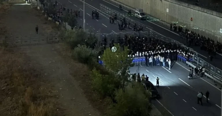 İstanbulda gərgin anlar: Polis CHP-nin ofisinin önünü mühasirəyə aldı – FOTO/VİDEO