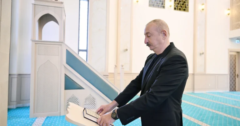 Hadrut qəsəbəsində inşa edilmiş məscidin açılışı olub