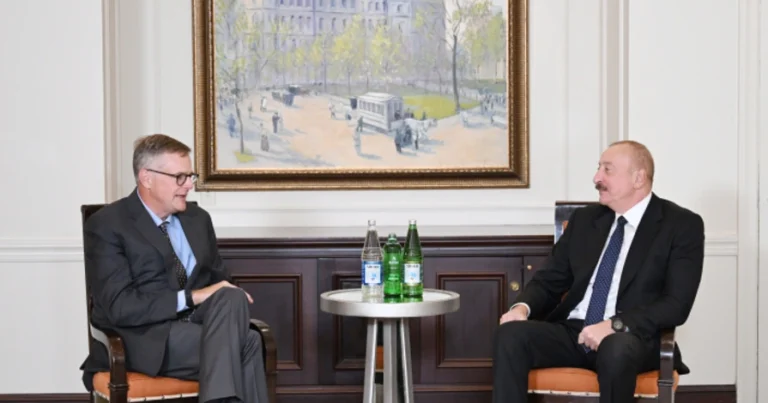 Prezident İlham Əliyev Nyu-Yorkda “Neuberger Berman” şirkətinin sədri və baş icraçı direktoru ilə görüşüb