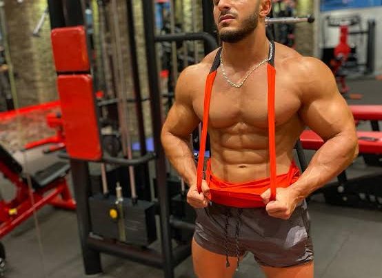 İş xanımı ilə fitnesçinin 550 minlik qalmaqalı böyüyür: “Pasportlarda möhürlər var”