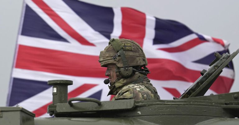 Britaniya ordusunun sayı azalmaqda davam edir
