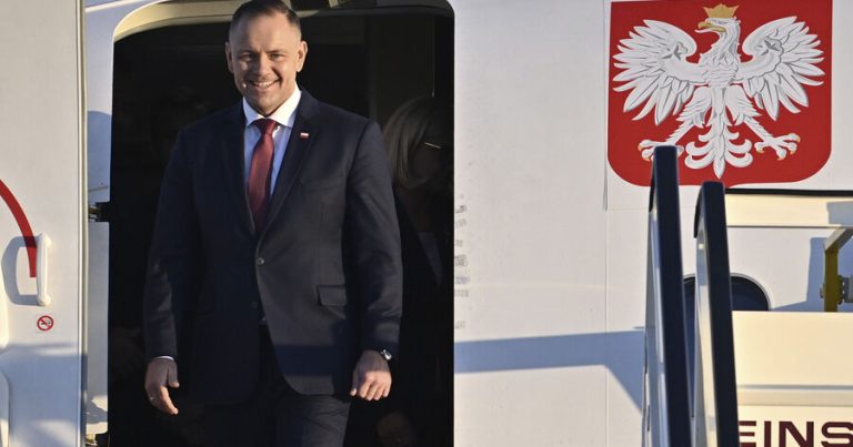 Polşa prezidenti ukraynalı qaçqınlara yardımı uzatdı