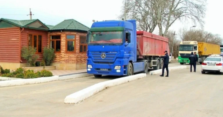 Yol polisi yükdaşıma ilə məşğul olan şəxslərə müraciət edib