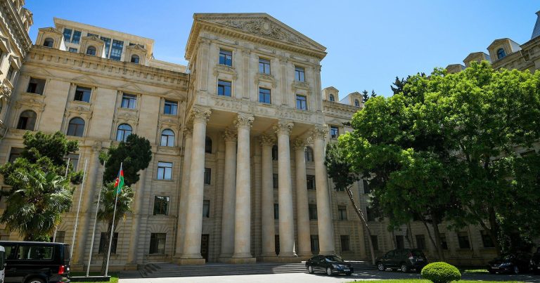 Rəsmi Bakı Qətərə hücumdan narahatdır