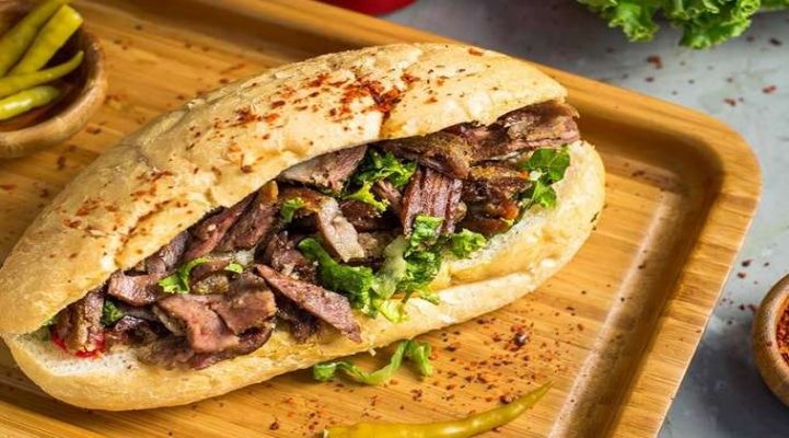 Bakıda dönərin içindən şüşə qırıntısı çıxıb? – Kafe sahibindən İDDİALARA CAVAB: 200 manat aldı