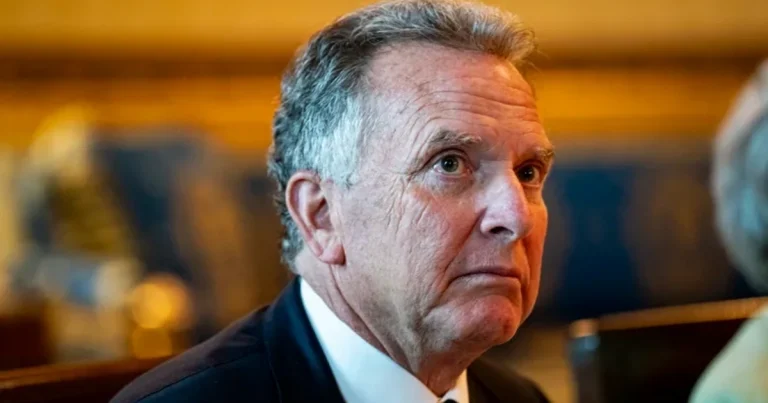 Diplomatiyanın dəyəri: Trampın xüsusi nümayəndəsi biznesini rekord məbləğə satdı