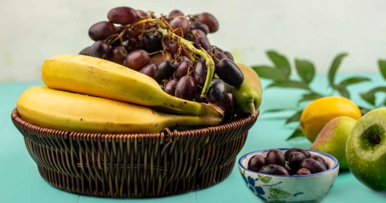 Həkim üç potensial təhlükəli meyvədən danışıb