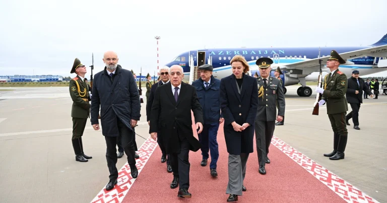 Baş nazir Əli Əsədov Minskə səfərə gedib