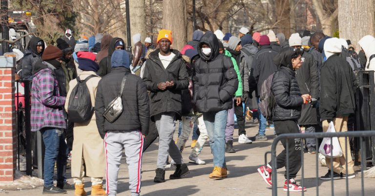 ABŞ 100-ə yaxın İran vətəndaşını deportasiya edib